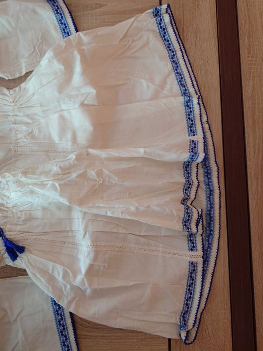 Costum popular vechi românesc, cămașă cu broderie albastră + pantaloni