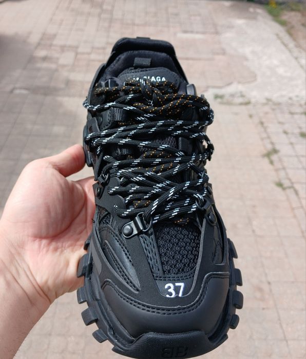 Balenciaga track