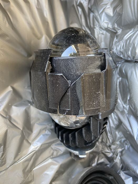 Продам фару на Субару Форестер