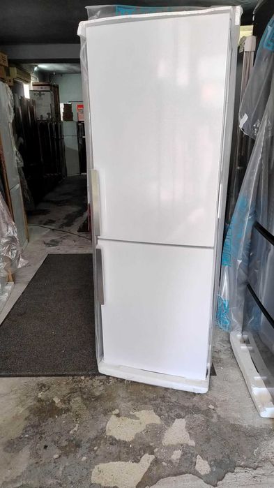 Комбиниран Хладилник с фризер Elvita-Елвита 173.6 см 300 л