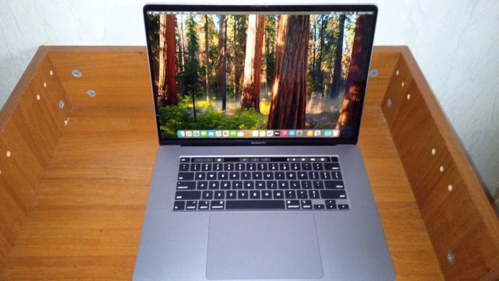 MacBook Pro 16,1; с 2 Операционни системи - MacOS 15 Sequoia и Windows