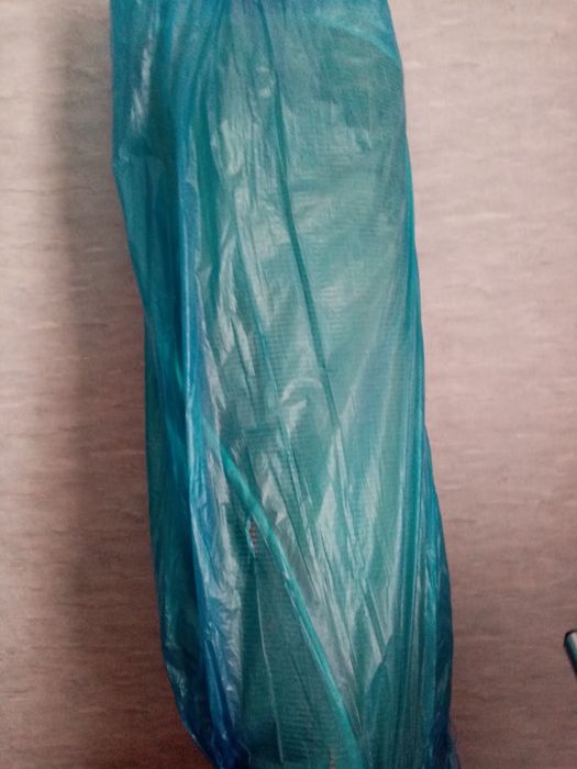 Продаётся ковры 2 вида прямоугольный и овалний бежевокоричнего цвета.