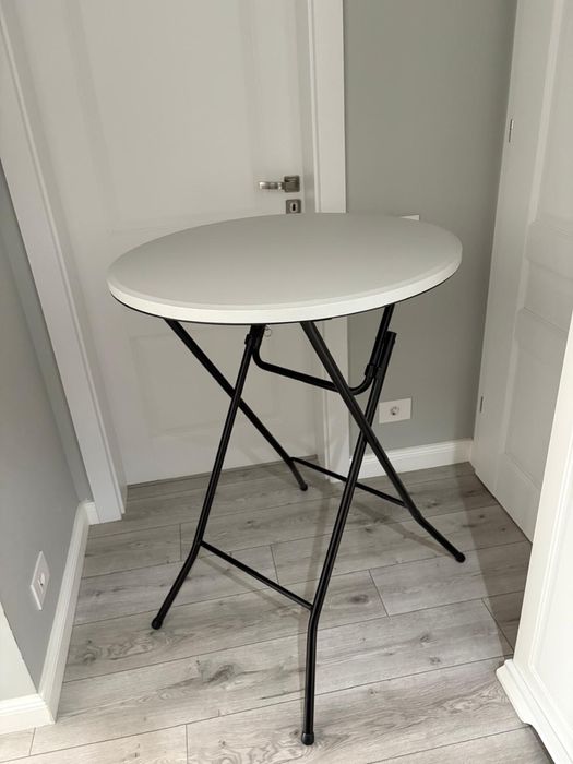 Inchiriez masa cocktail