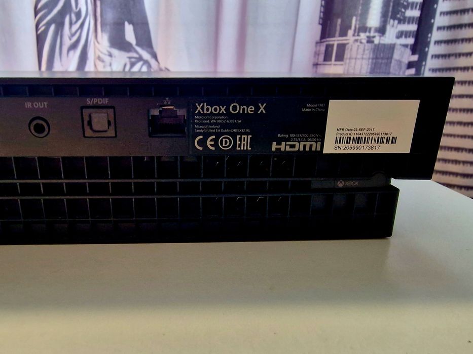 Xbox One X 1TB Negru – Stare Foarte Bună, Folosit Ocazional