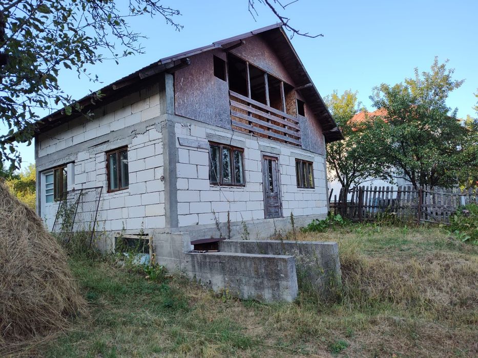 Vand casa si teren