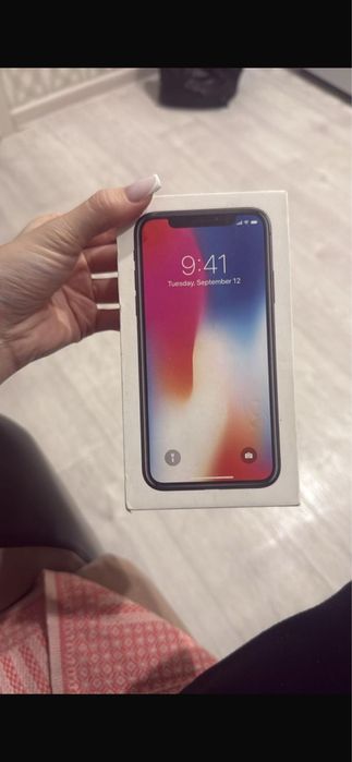 продам айфон X в хорошем состояний