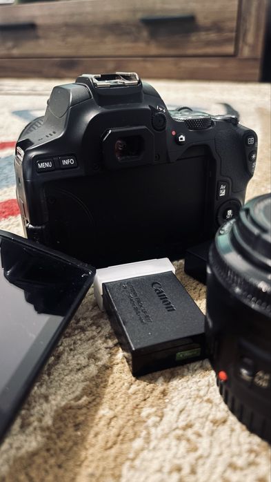 Canon 250D + 2 baterii originale!