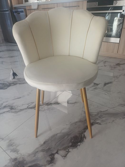 Продам кресло для туалетного столика