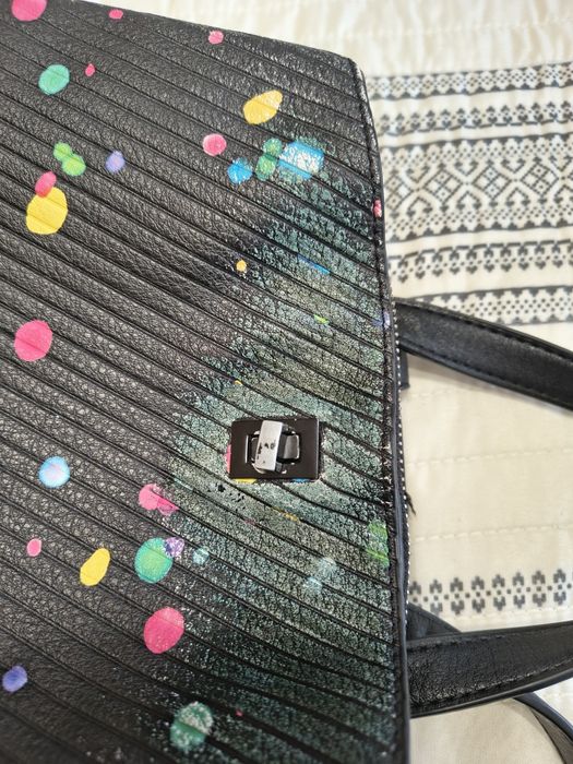 Продавам дамска чанта на Desigual