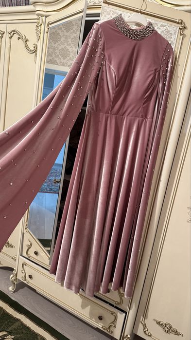 Платья оба почти новые