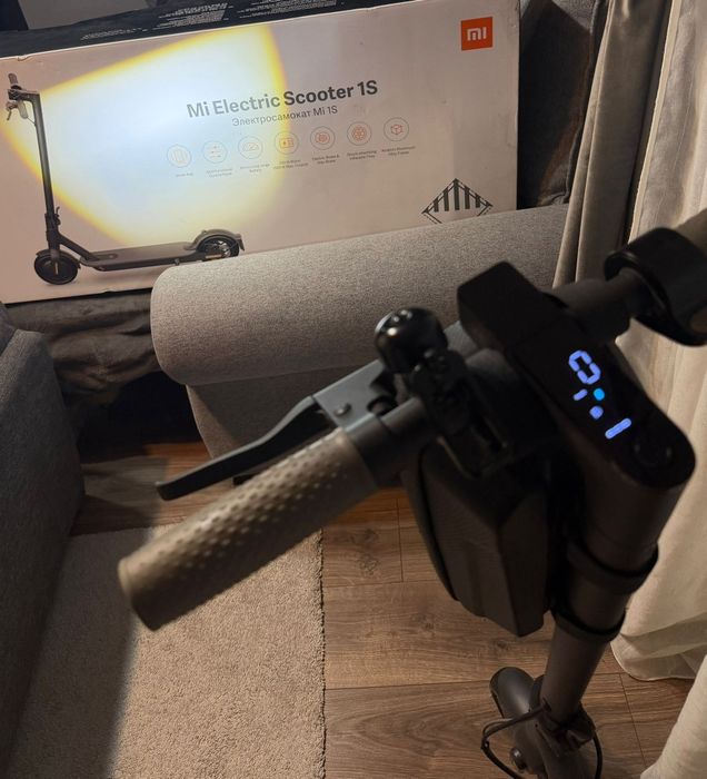 Xiaomi Mi electric Scooter 1S - aproape nouă - cu accesorii +cutie