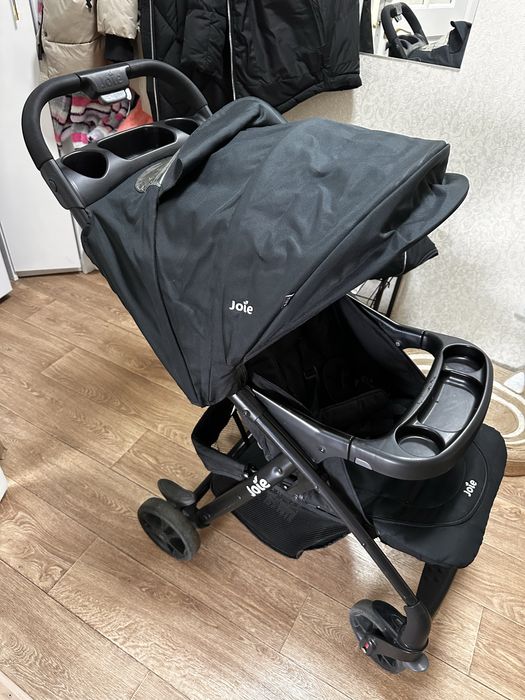 Коляска прогулочная joie