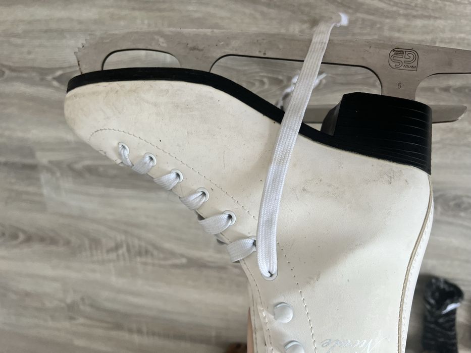 Коньки для катания на льду фигурные