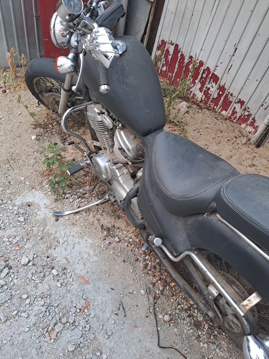 Vând Honda Shadow an 1992  acte în regulă plus fiscal, Trebuie baterie! Preț 1000de euro.