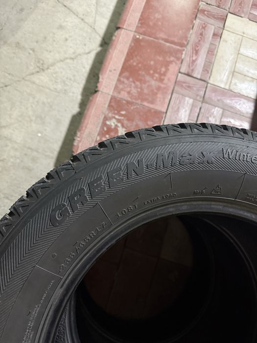 Продам зимние шины 235/64/17
