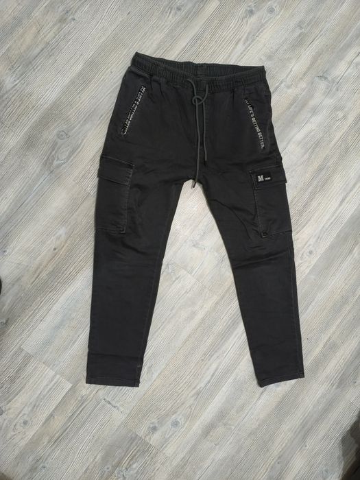 Pantaloni cargo gri – stare foarte bună, purtați foarte puțin