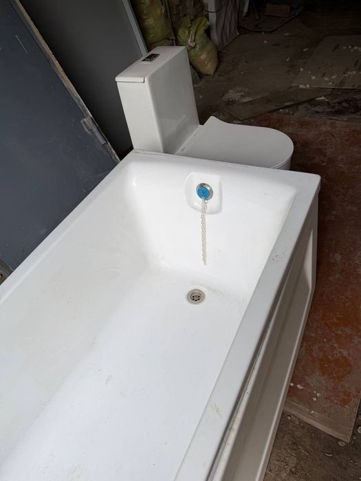 Продам ванну унитаз и тумбочку с раковиной комплект