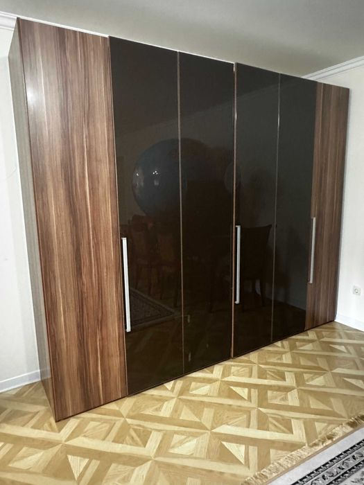 шкафы для одежды, размеры 2,7 м х 3 м