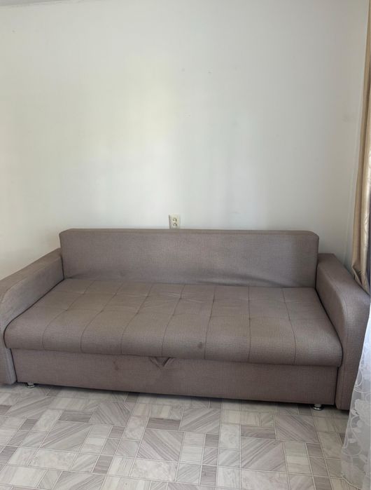 диван бежевый, раздаигается