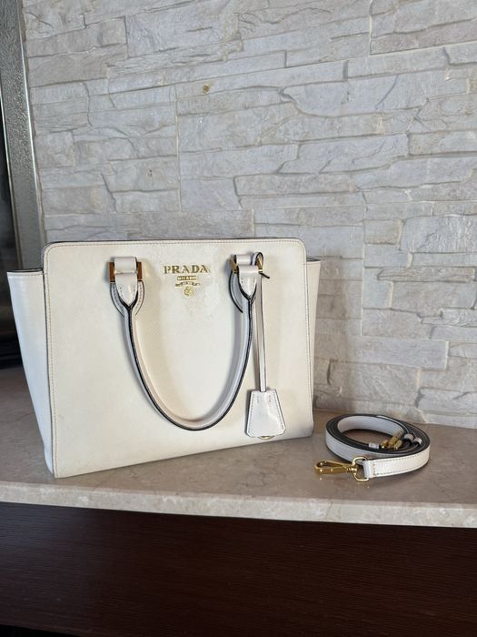 Бяла дамска чанта Prada Saffiano