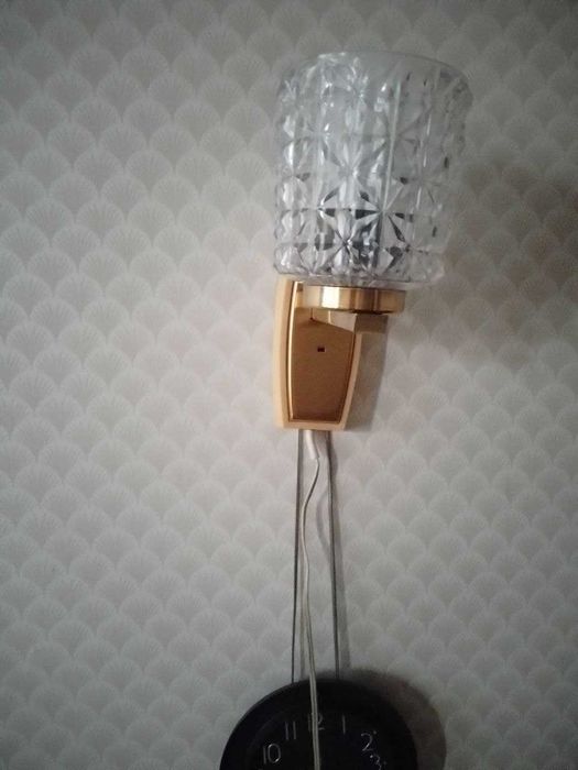 Продам диван, кресло, холодильник, кухонный гарнитур, стол, стул, утюг