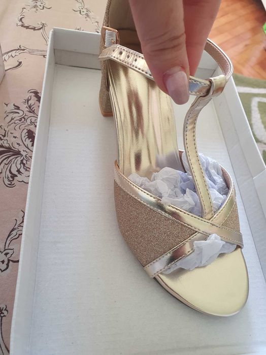 Sandale aurii pentru picior lat