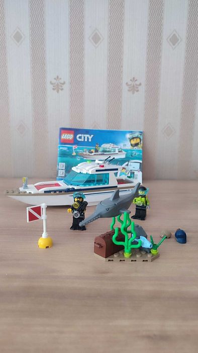 LEGO City Great Vehicles - Iaht pentru scufundari 60221