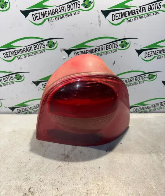 Lampa / Tripla stop dreapta pe aripa Renault Twingo 1998