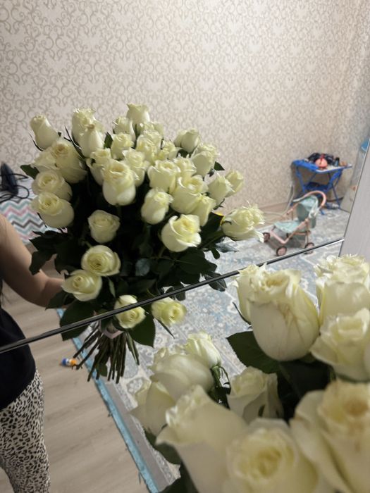 Белые розы , свежые . Шымкент!