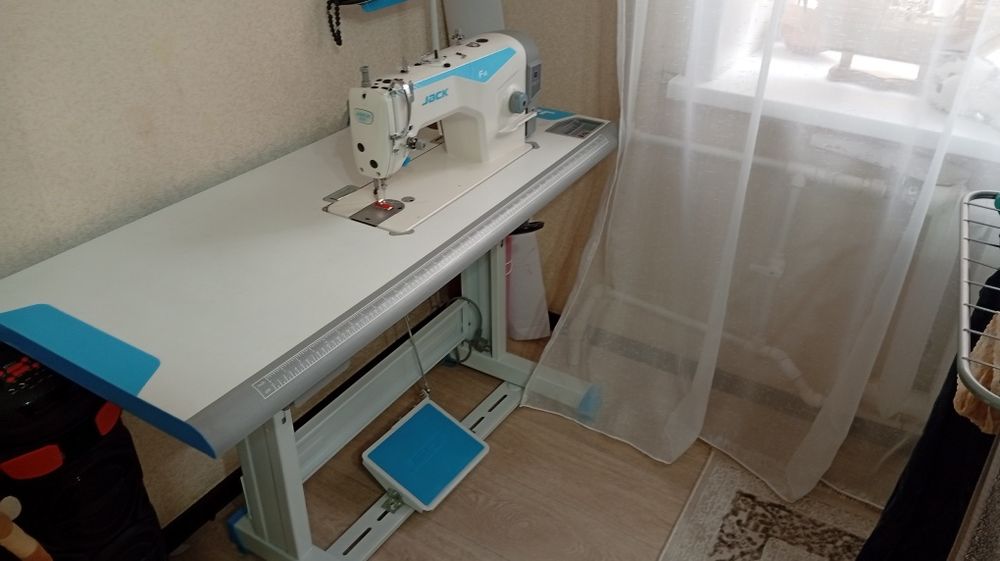 Швейная машина JACK