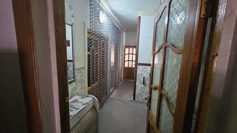 Srochna 3 xonali uy sotiladi