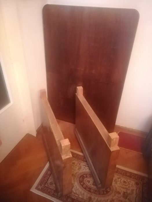 Masă extensibilă din lemn masiv pentru 12 persoane