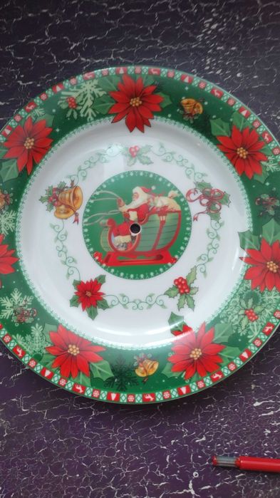 Коледни подаръци и четки за почистване на съдове