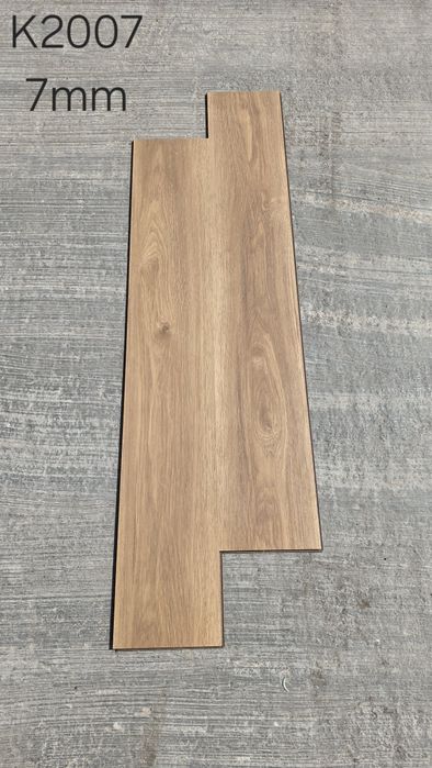 Laminat. Tarket optom. Plintus