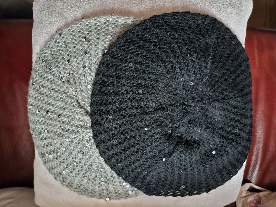 Caciula tip bereta  cu paiete , perforata