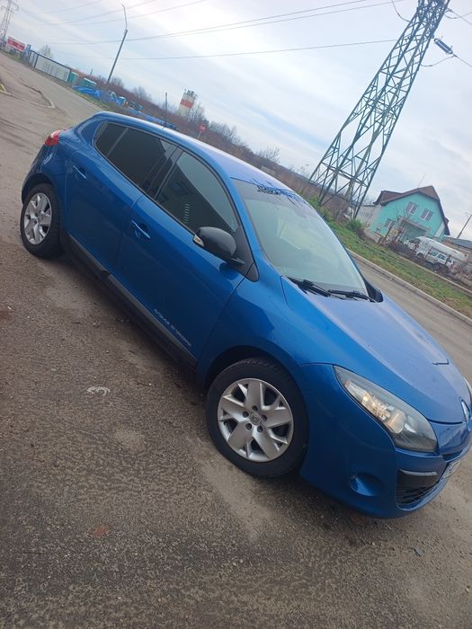 Vând mașină renault