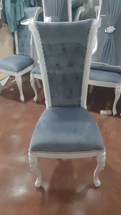 Sex ishlab chiqaruvchidan stol va stullar