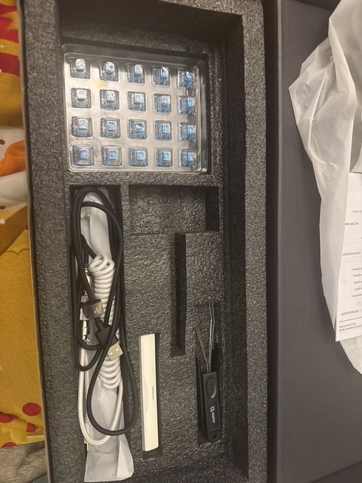 Tastatura Aqirys Adara slab utilizată fara perie