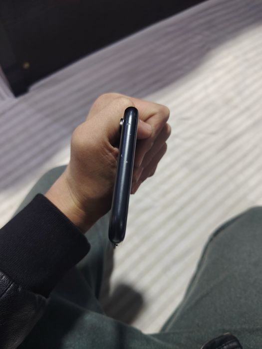 Iphone xr  64 gb 87 yomkist hamma joyi radnoy karobka bor kelishiladi