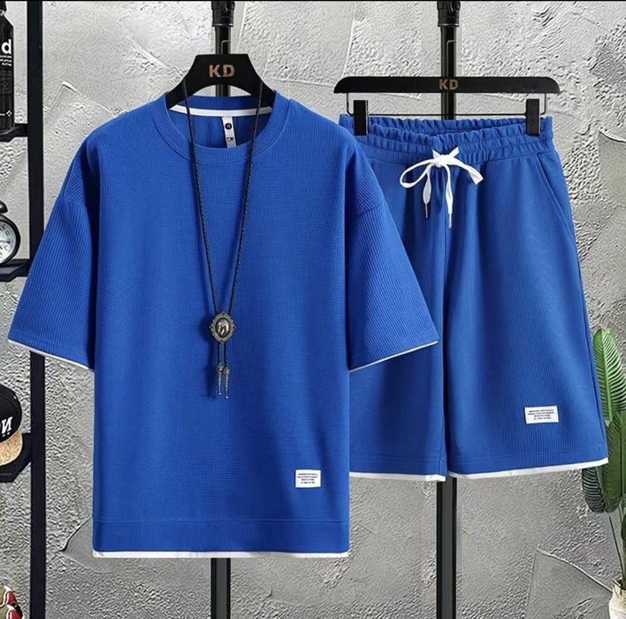 Продам комплект летней одежды