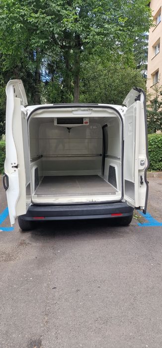 Vand autoutilitara cu frig