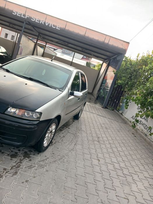 Vând Fiat punto..