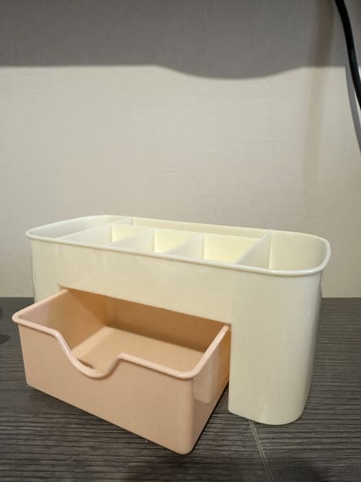 Органайзер за гримове