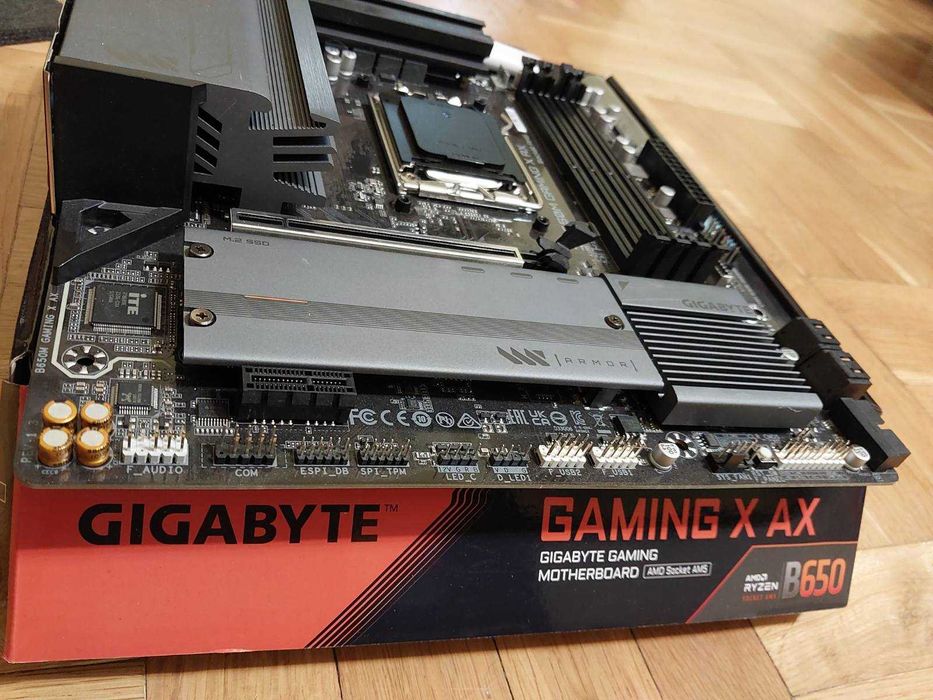 AMD Ryzen 7 9800X3D + Gigabyte B650M Gaming X AX Wi-Fi rev.1.3