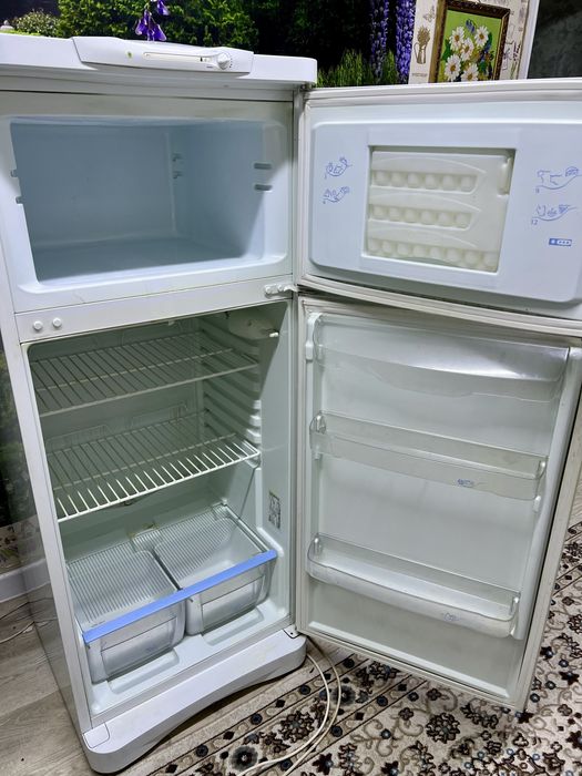 Продам Холодильник indesit