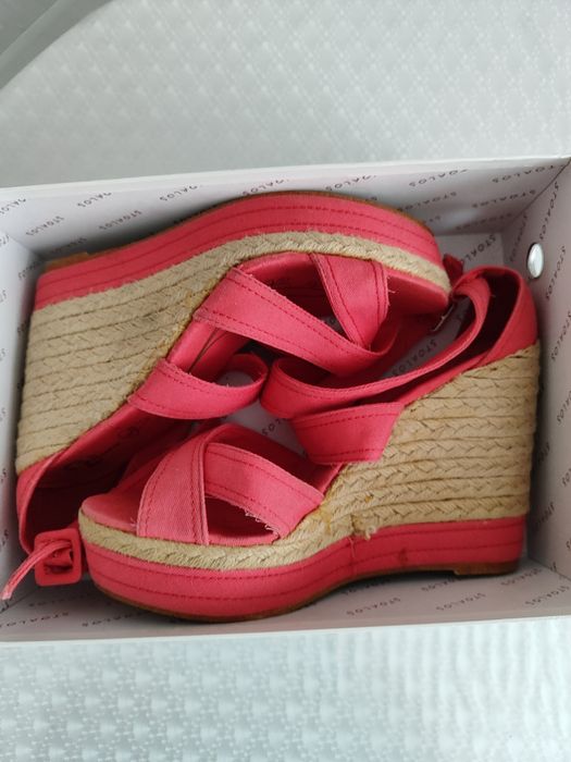 Женские босоножки, шлепки