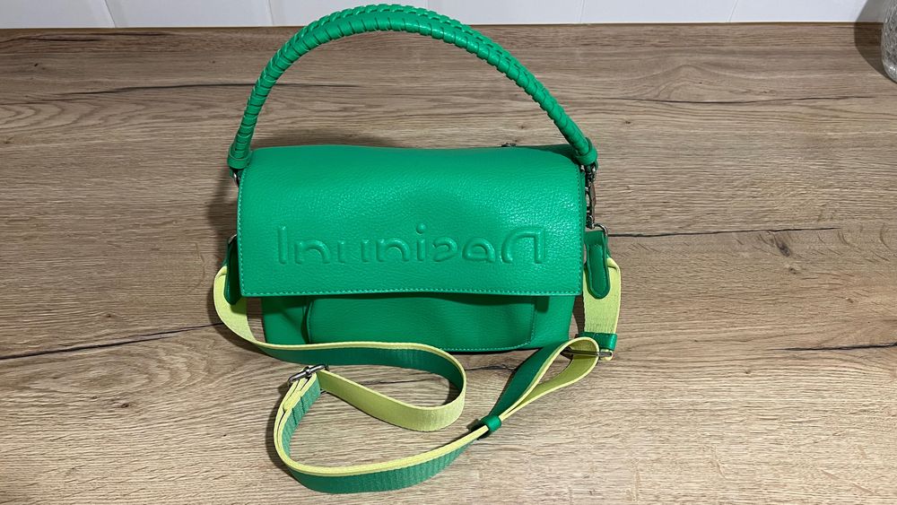 Granta Desigual Verde