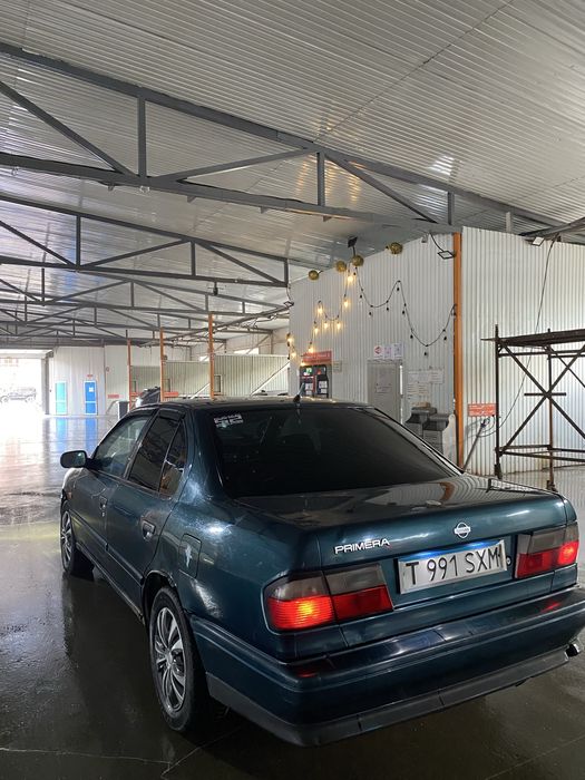 Nissan primera P10