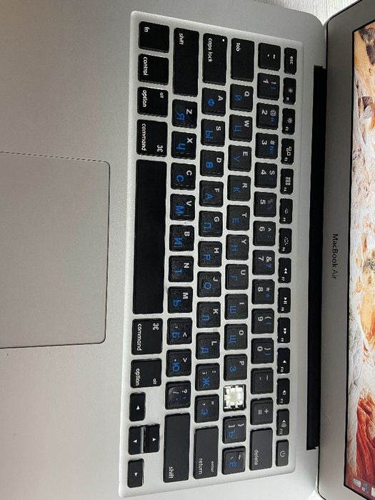 Продам MacBook Air 13" (Core i5, 256GB SSD, Big Sur) —Готов к работе