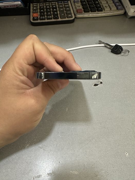 Iphone 12 pro holat idyal  arqa krshkan uzalmashkan